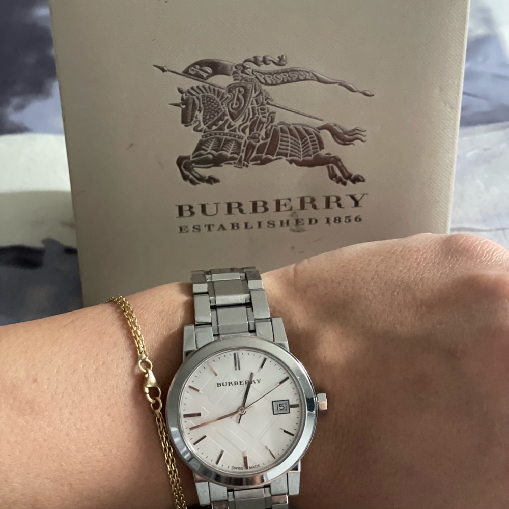 Burberry watch - Picture 1 of 3